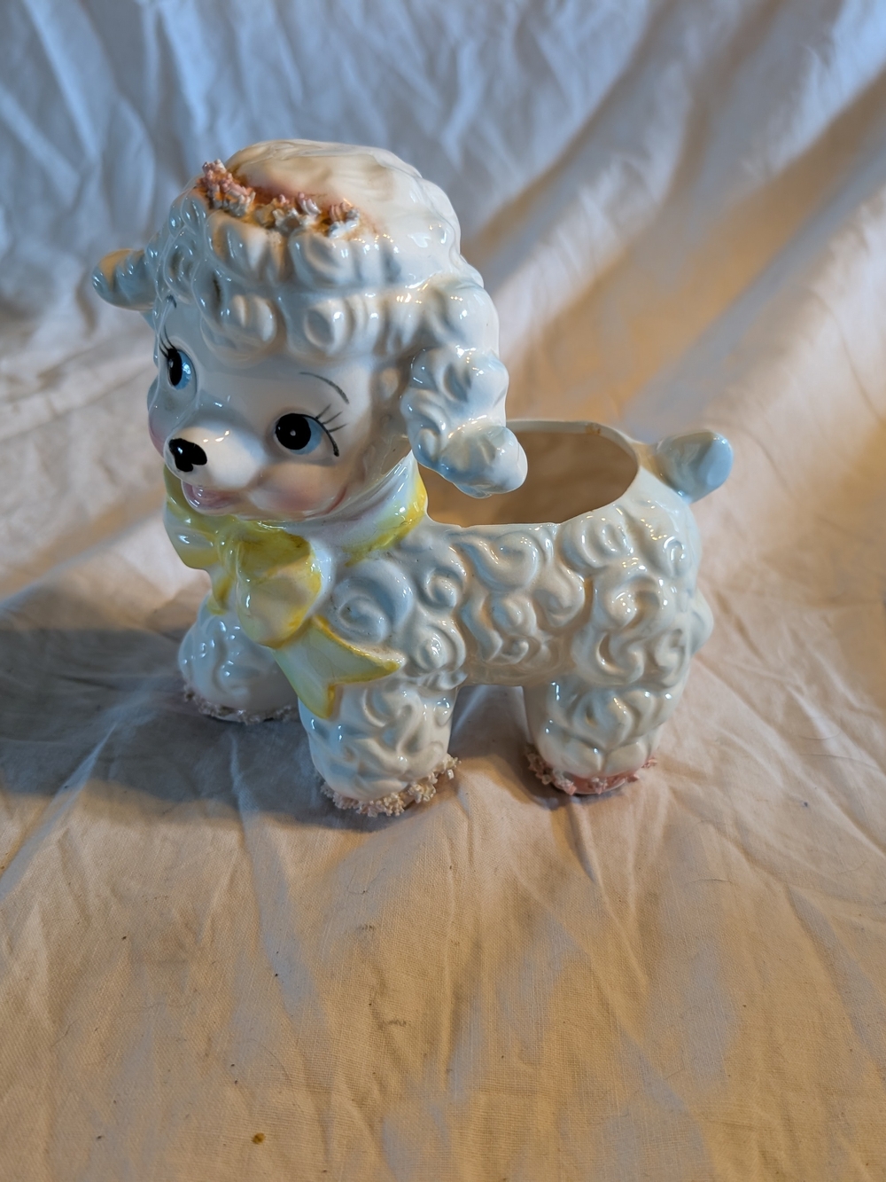 2/40$ Vintage White Ceramic sheep Planter with Yellow Bow